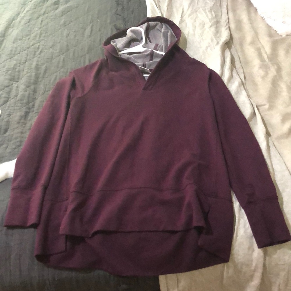 Maroon Avia vneck sweater with hood lightly used, long length